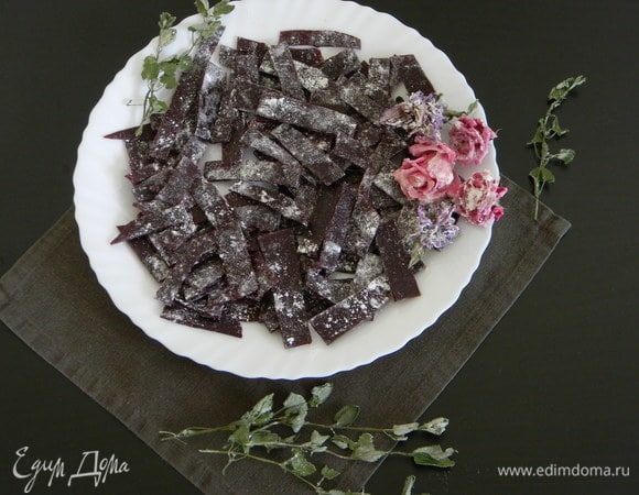 Нарезаем их мелкими полосками и сушим до состояния хрустящих сухариков.