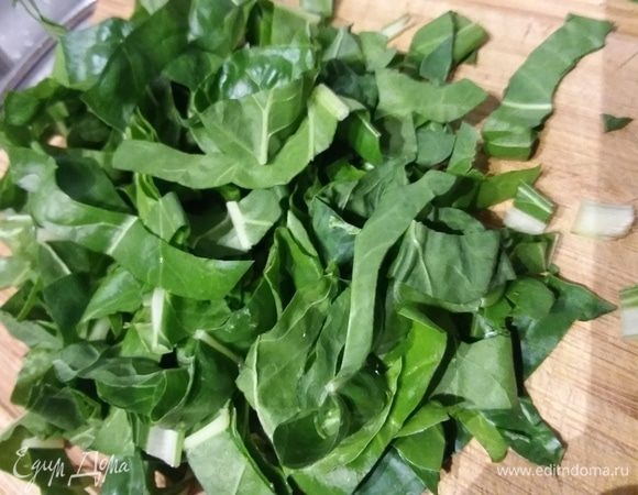 Вместо руколы у меня мангольд, но подойдет также и шпинат. 