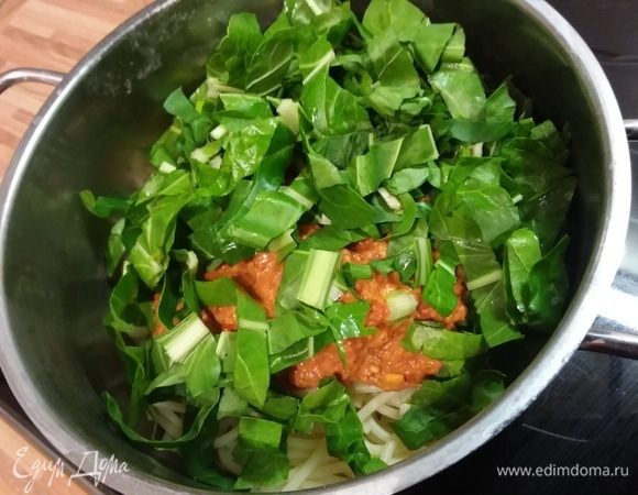 Смешать с руколой. 