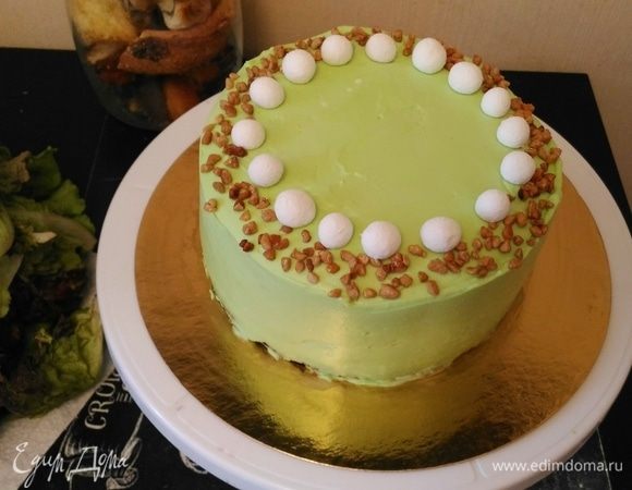 Украшаем на свой вкус. Я использовала клюкву в сахаре и дробленый арахис в карамели. Готово! 