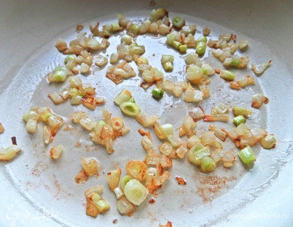 Обжарить до золотистости.