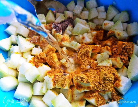 Влить воду.