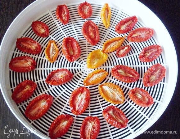 Прошло 8 часов сушки помидоров.