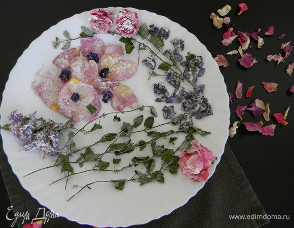 Все части цветов сушатся быстро, исключая потери формы, что часто случается при сушке другими способами.