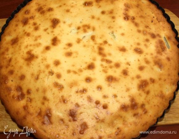 Готовый пирог достаем из духовки и даем остыть. 