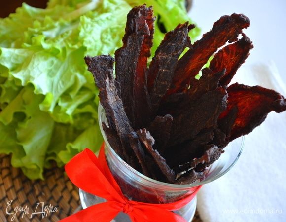 Хранить в сухом прохладном месте в контейнере с крышкой.