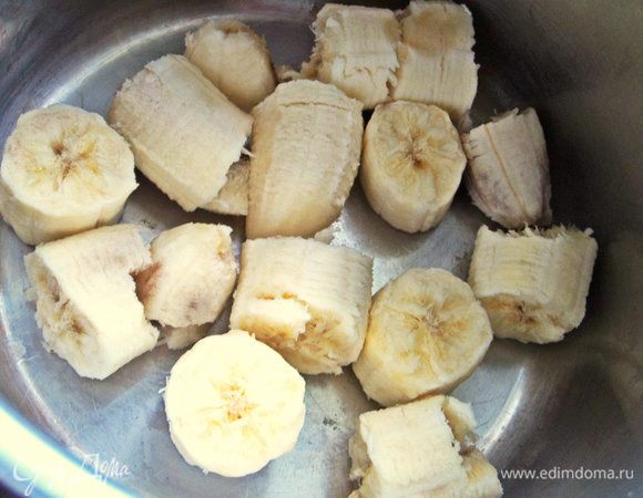 Для начинки-прослойки я взяла 2 небольших банана сильно спелых.