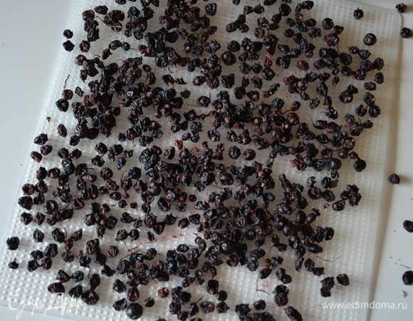 Сушить при 60°С 24 часа. Я сушила 2 дня по 12 часов с перерывами.