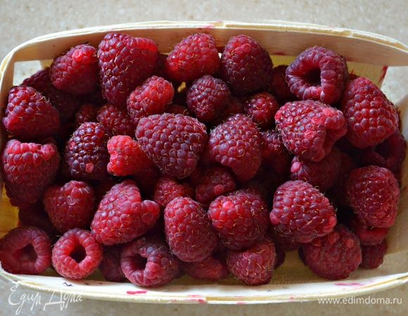 Подготовить, перебрать ягоды малины.