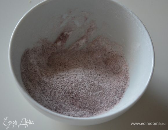 Просеять вместе с сахарной пудрой. Перемешать. Очень ароматная смесь получается.