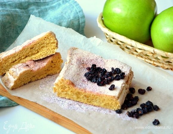 Натереть пастилу смородиновой пудрой. Приятного чаепития!