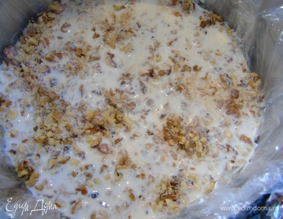 Залейте молоком основу и отправьте в холодильник, пока мы делаем суфле.