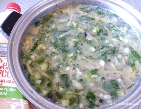 Добавим хрен, сметану по вкусу. Возможно, понадобится добавить еще соль, сахар, перец. Дадим немного настояться и охладиться в холодильнике.