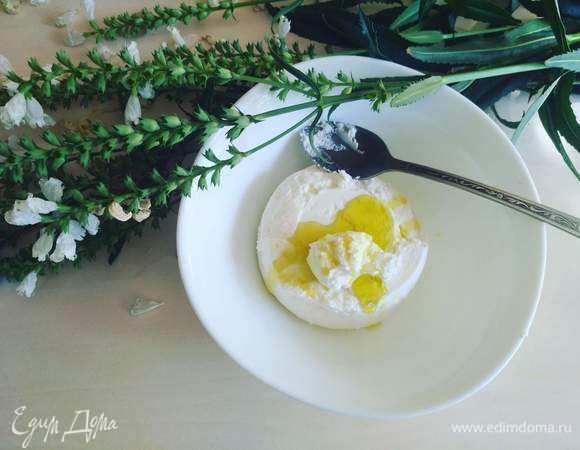 Сверху поливаем оливковым маслом.