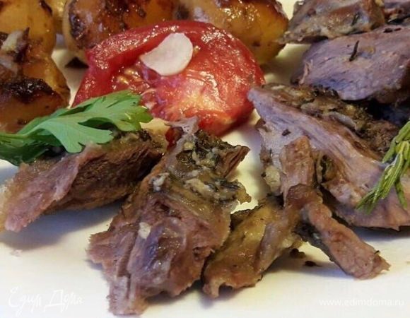 Достаем мясо с картофелем и подаем к столу! Приятного аппетита!