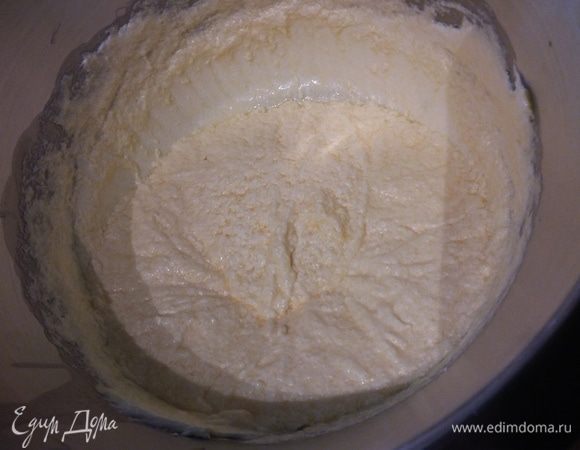 По одному вбить яйца.