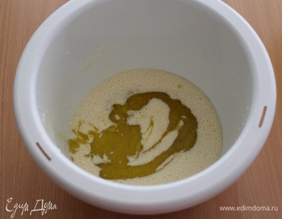 Добавить оливковое масло, перемешать.