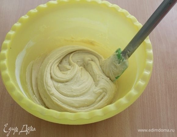 Замесить тесто.