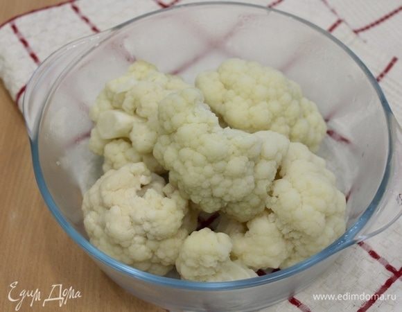 Капусту отварить в подсоленной воде до состояния аль денте.