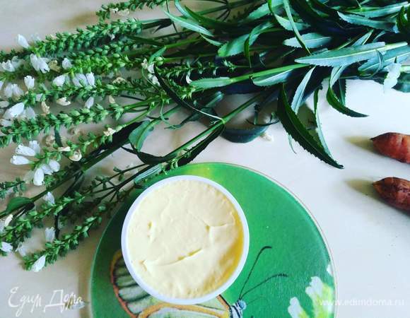 Берем плавленый сыр в баночке и в конце варки отправляем в наш суп. 