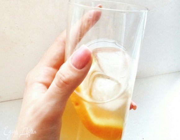 Порционная подача: в стакан добавляем лед, 2/3 лимонада и 1/3 газировки (все это обязательно охлажденное.
Приятного аппетита! 