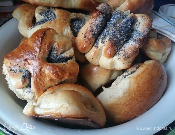 Получается много вкусной сдобы.