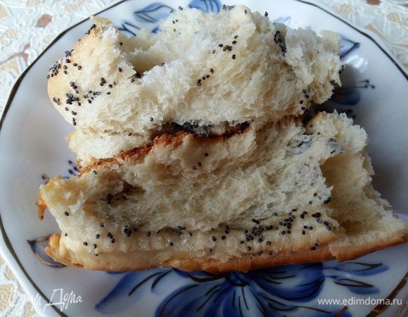 Разломила одну булочку, чтобы посмотрели какое воздушное получилось.