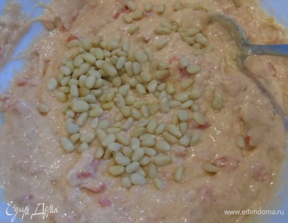 Добавляем орехи, перемешиваем.