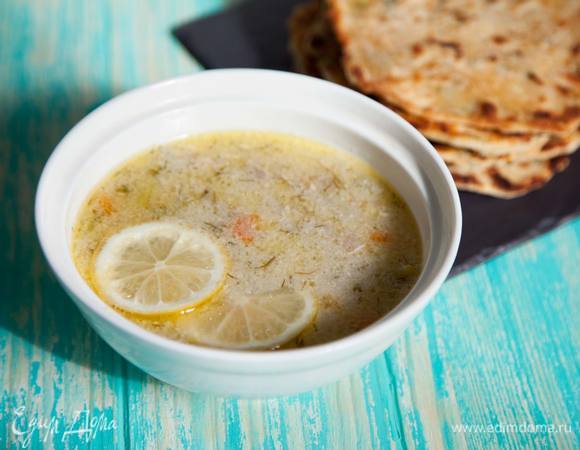 В конце добавить сок лимона и укроп, оставить вариться еще 5-10 минут.