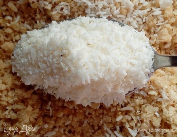 Добавить кокосовую стружку, продолжая кокосовую тему )) Или можно добавить средне порубленные орехи, тоже будет очень вкусно, если вам нравятся в выпечке орехи.