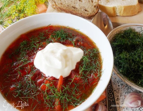 Суп можно сразу подавать, хотя на второй день он будет еще вкуснее. Добавить укроп и ложку жирной сметаны. Приятного аппетита! Угощайтесь!