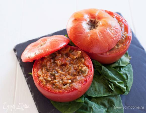 Налить в противень 3 ст. л. воды и запекать 35 минут.