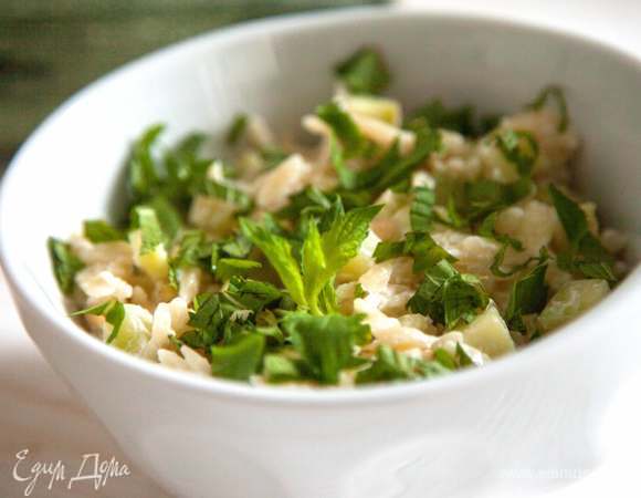 При желании посолить и поперчить. Перед подачей посыпать мятой.