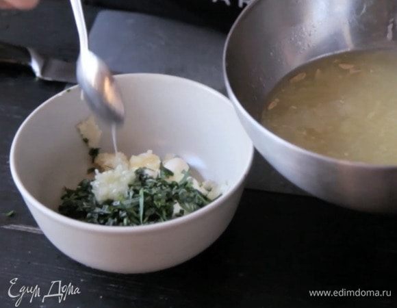 Смешать все для соуса по вкусу и отставить пока в сторону.