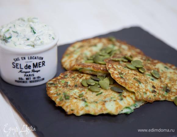 Обжарить на сковороде до золотистого цвета. Подавать с соусом из тархуна.