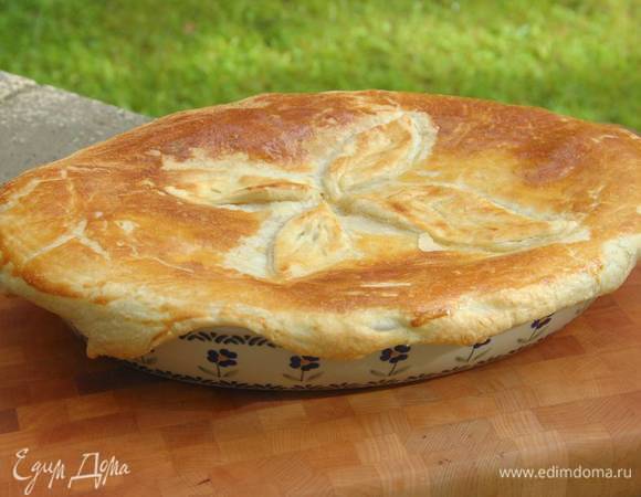 Выпекать пирог в разогретой духовке 30 минут.