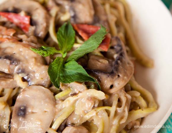 Перед подачей украсить базиликом.