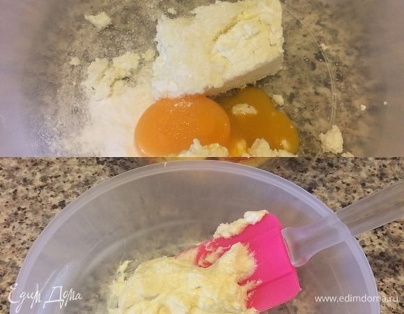 Творожная начинка: в миске смешать творог, ванильный сахар, желток, сахар. Массу хорошо взбить блендером.