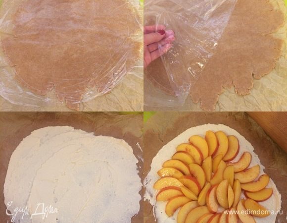 Духовку нагреть до 190°С. Раскатать тонко тесто. Я это делаю прямо на пергаменте, а сверху накрываю тесто пленкой и так раскатываю. Тесто смазать творожной начинкой, сверху украсить нектаринами. Затем защипать края.