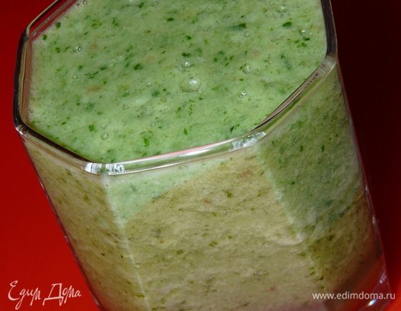 Смузи готов. Разлить в стаканчики и подать к столу. Приятного аппетита! 