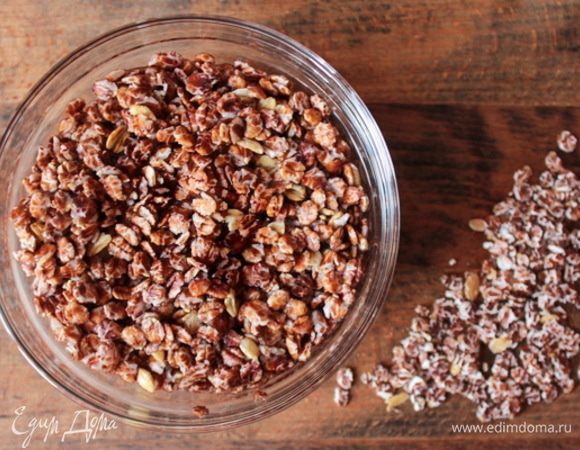 Хрустящие отруби «Лито» с расторопшей смолоть в кофемолке. Пшеничные хлопья заварить крутым кипятком и дать постоять 10-15 минут.
