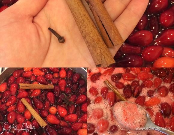 Специи и аккуратно перемешать. Варить варенье на медленном огне 1 час, периодически встряхивая таз (кастрюлю) и снимая пену.