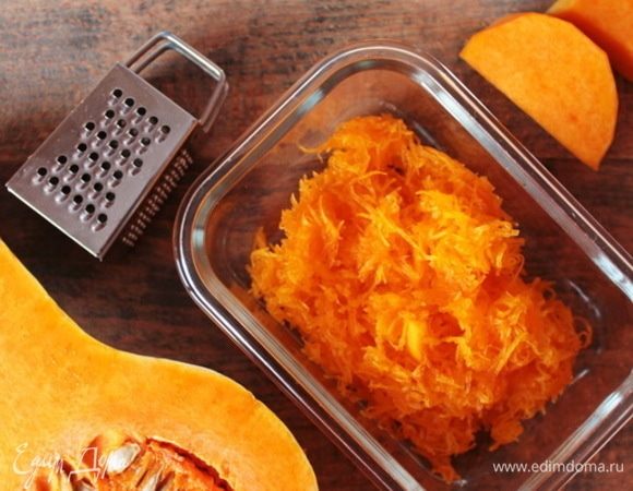 Баттернат очистить, натереть на средней терке.