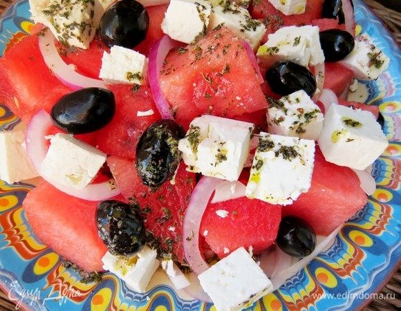 Поливаем салат заправкой и наслаждаемся!
Приятного аппетита!