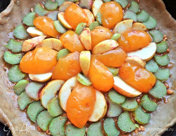 Выложить на дно, заполняя пустые места.