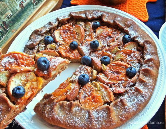 Подавала по обыкновению к кофе.