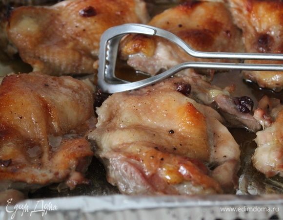 Поставить в  духовку, нагретую до 180°С. Запекать 35 минут.