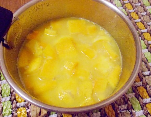 Влить 400 мл кипятка.