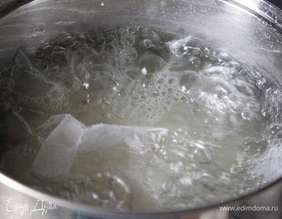 Рис в варочном пакетике сварить до готовности.