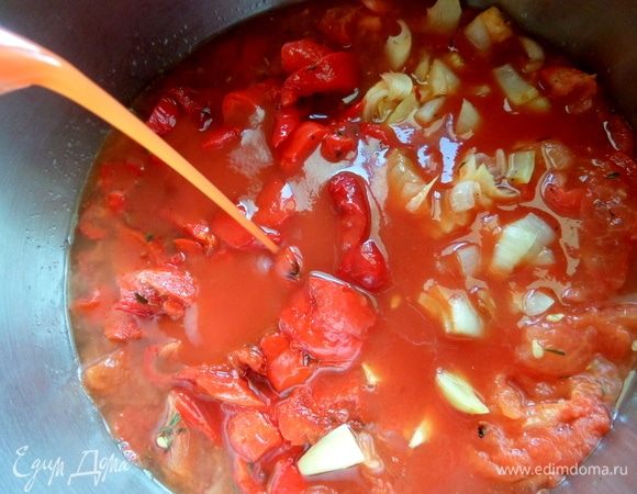 Густоту супа регулируйте сами. Если сок сильно соленый, надо тоже иметь это ввиду, тогда не солить овощи.